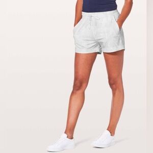 LULULEMON ATHLETICA Spring Break Away *4 Way Stretch 3" Short in Swift